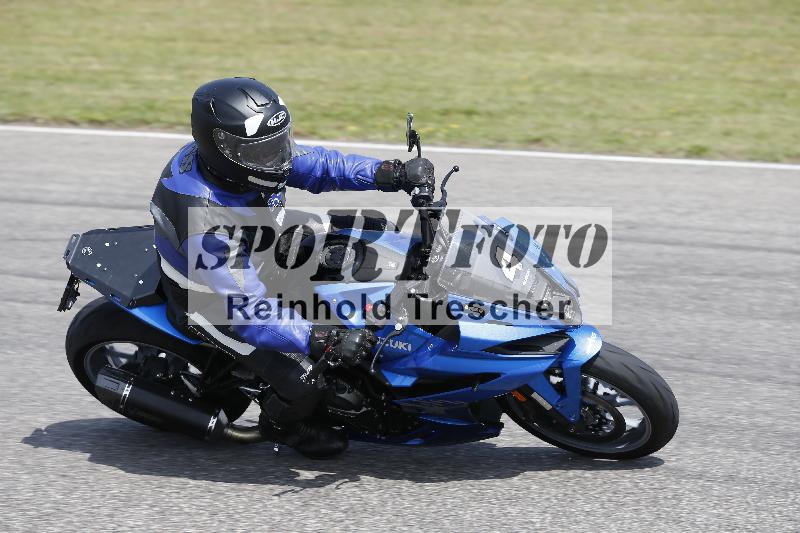 /27 12.06.2025 Ducati Schweiz Trackday Warmup  ADR/gruen-vert/4